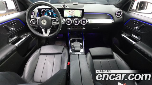Mercedes-Benz GLB-Class — interior