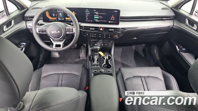 Kia K5 — interior