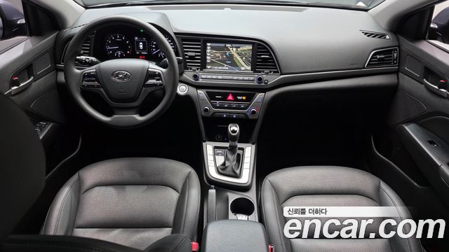 Hyundai Avante — interior