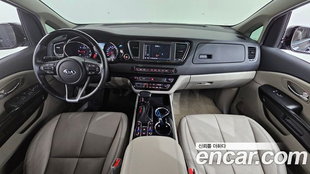 Kia Carnival — interior