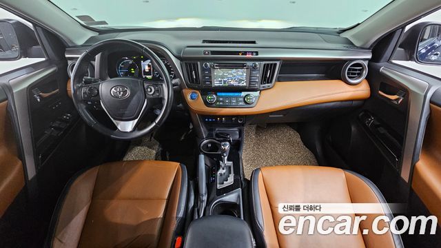 Toyota RAV4 — interior