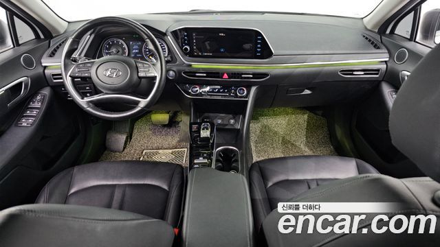 Hyundai Sonata — interior