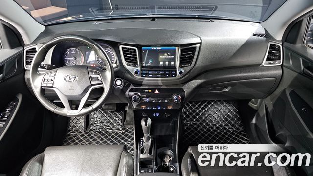 Hyundai Tucson — interior