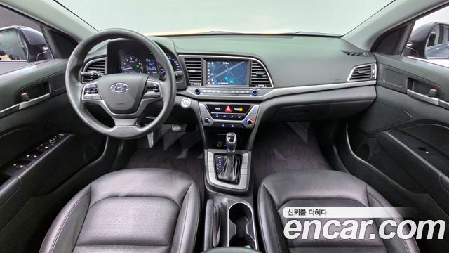 Hyundai Avante — interior