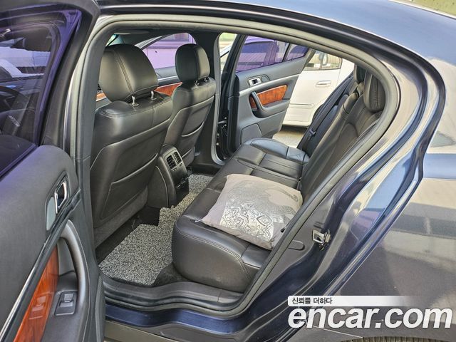 Lincoln MKS — interior