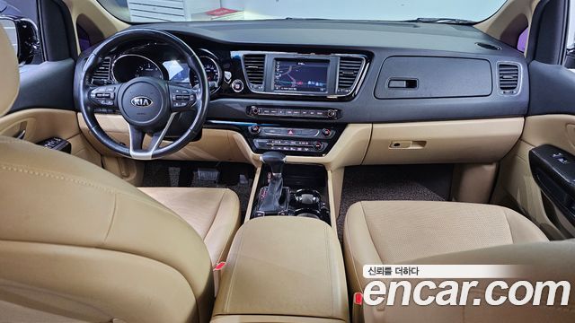Kia Carnival — interior