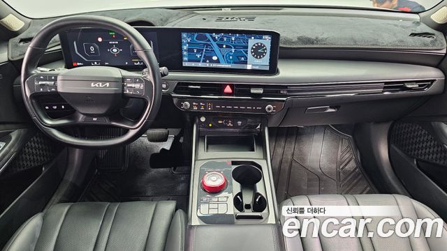 Kia K8 — interior