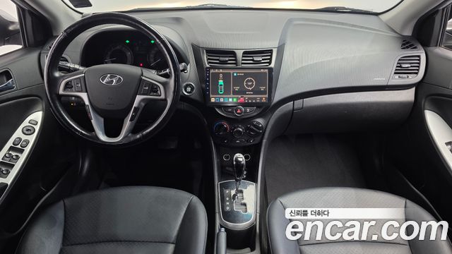 Hyundai Accent — interior
