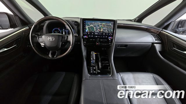 Toyota Alphard — interior