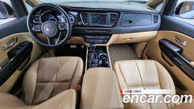 Kia Carnival — interior