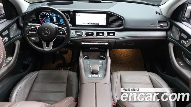 Mercedes-Benz GLE-Class — interior