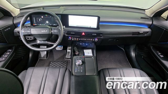 Kia K8 — interior