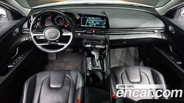 Hyundai Avante — interior