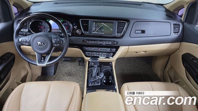Kia Carnival — interior