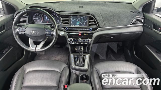 Hyundai Avante — interior