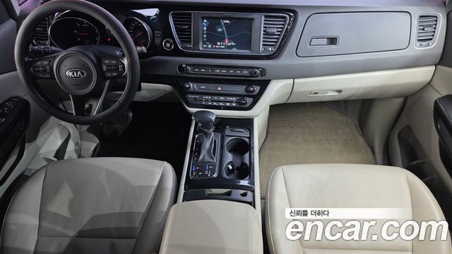 Kia Carnival — interior