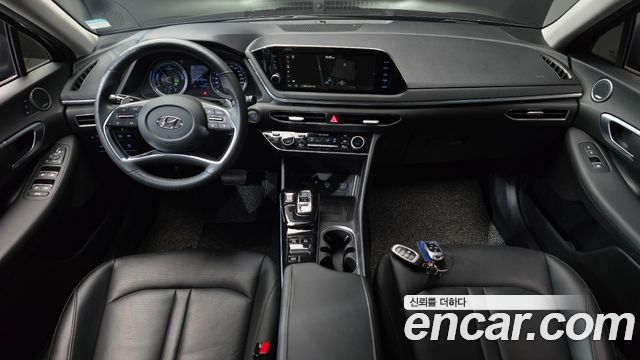 Hyundai Sonata — interior