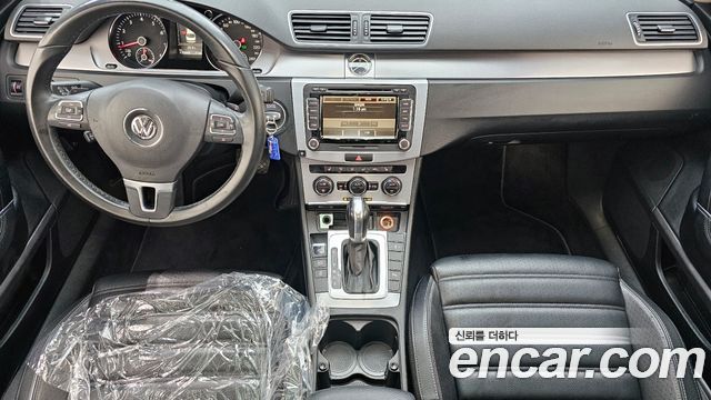 Volkswagen CC — interior