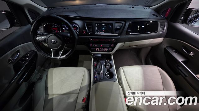 Kia Carnival — interior