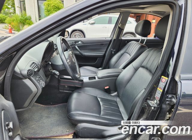 Mercedes-Benz C-Class — interior