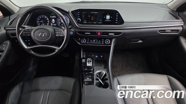 Hyundai Sonata — interior