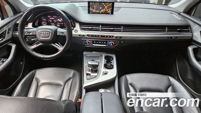 Audi Q7 — interior