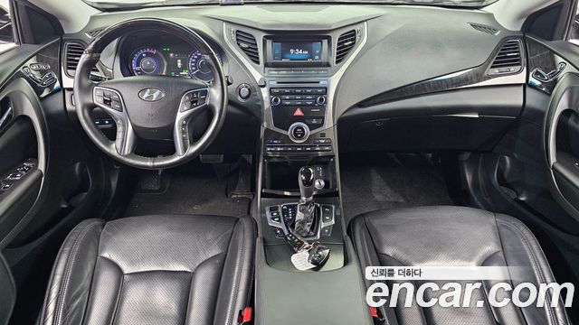 Hyundai Grandeur — interior