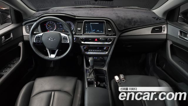 Hyundai Sonata — interior