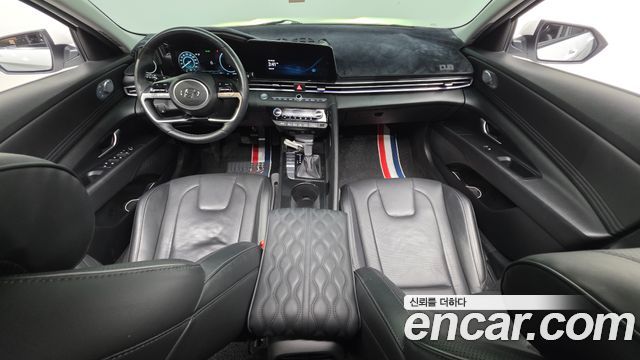 Hyundai Avante — interior