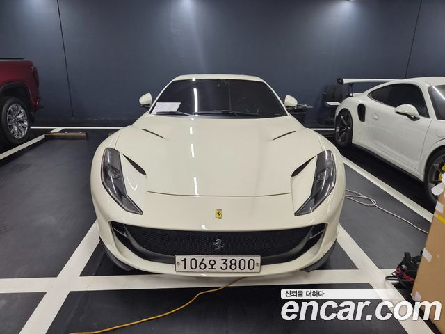 Ferrari 812 — exterior
