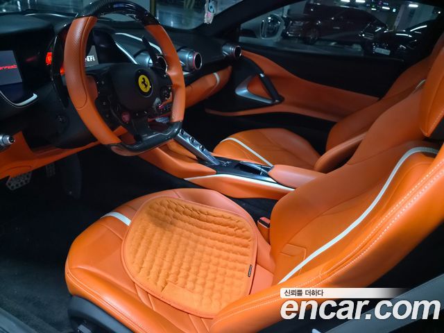 Ferrari 812 — interior