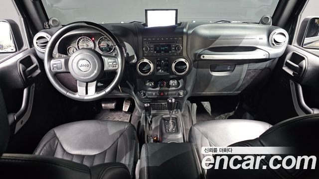 Jeep Wrangler — interior