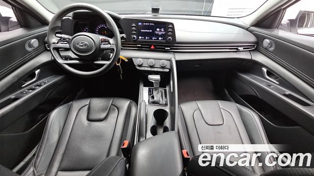 Hyundai Avante — interior