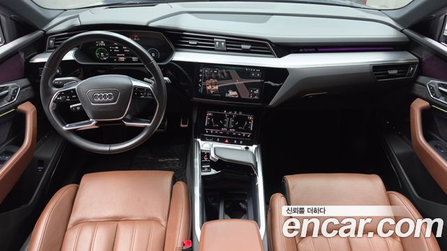 Audi e-tron — interior