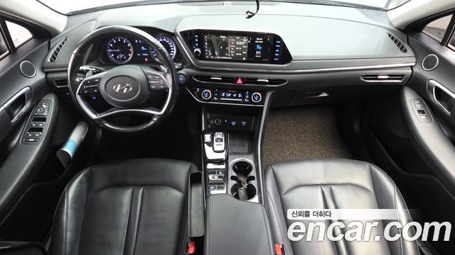Hyundai Sonata — interior