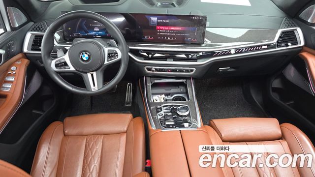 BMW X7 — interior