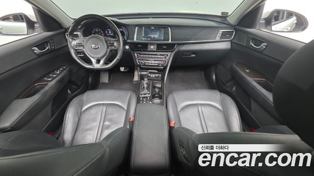 Kia K5 — interior