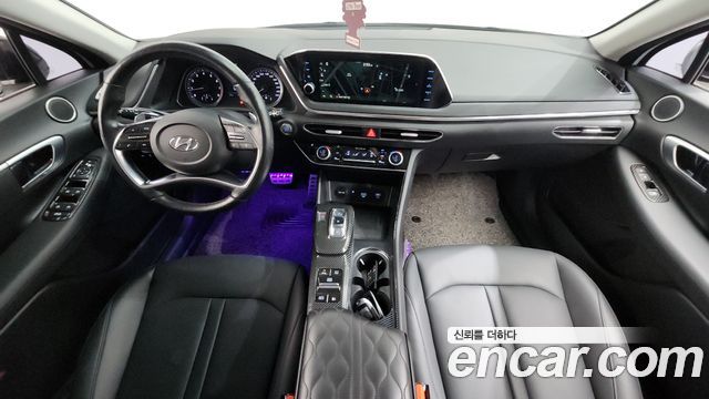 Hyundai Sonata — interior