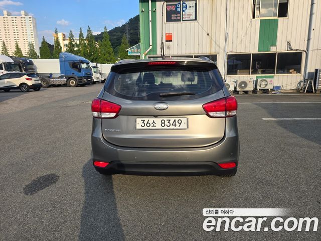 Kia Carens — interior