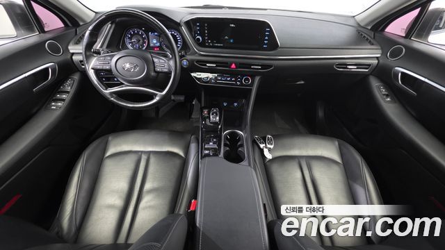 Hyundai Sonata — interior