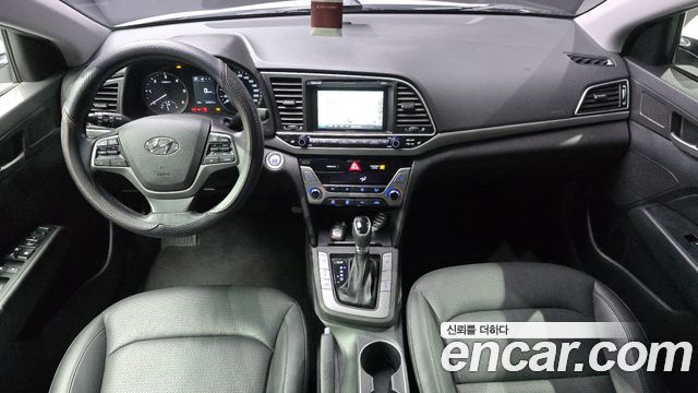 Hyundai Avante — interior