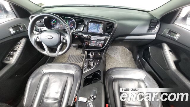 Kia K5 — interior