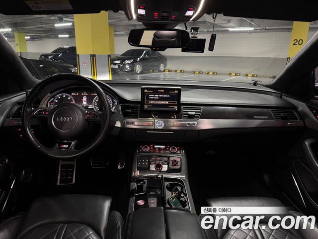 Audi S8 — interior
