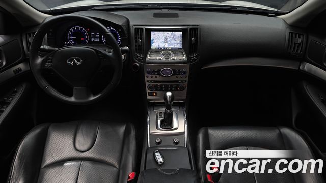 Infiniti G — interior