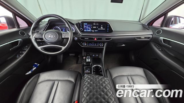 Hyundai Sonata — interior