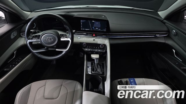 Hyundai Avante — interior