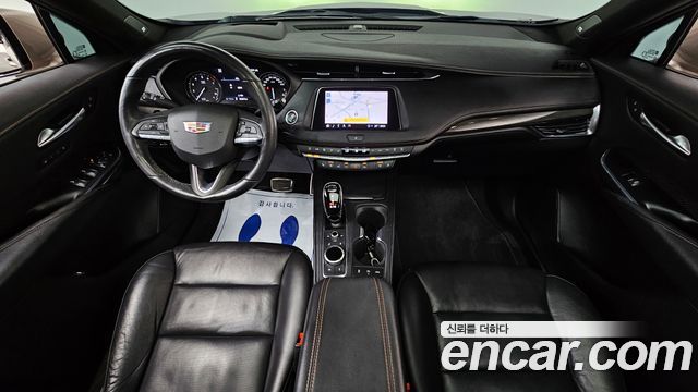 Cadillac XT4 — interior