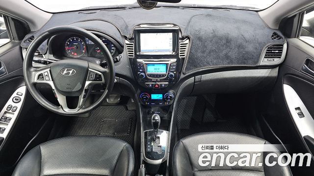 Hyundai Accent — interior
