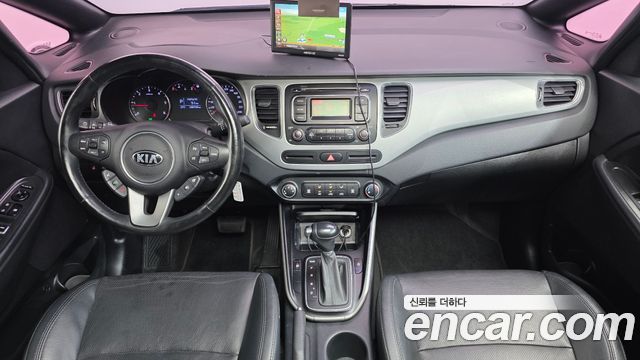 Kia Carens — interior
