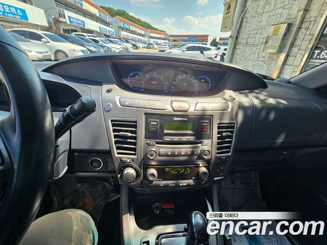 KG Mobility Korando — interior